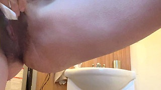 Pissing Video Pussy Piss Water Out on the Toilet