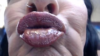 Vibrator gold sheen supah pink hole close up