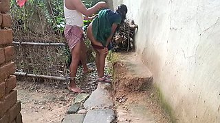 Hot Indian Wife Fucks Husband in Morning - Desi Couple Sex