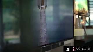 21 naturals - work from home fail - Alexis Crystal's irresistible rectal seduction