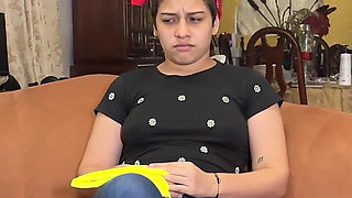 Jasmine Cleans the House with Her Butt Crack Exposed