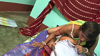 Sona bhabhi job ghore por akeli thi ,usne apne bhai ke sath milan kiya