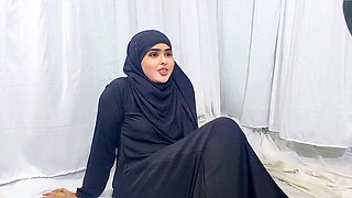 Indian Bengali Sadia Bhabhi Brought Her to Cox's Bazar Hotel to Enjoy
