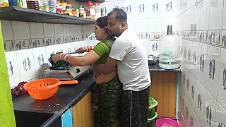 Bihari Hot Saree Bhabhi Hardcore Fucking Devar in Kitchen - Sona Bhabhi Big Ass Doggy Style