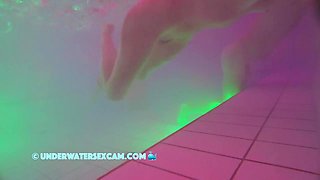 This Model Teen 18+ Learns To Masturbate With The Jet Stream