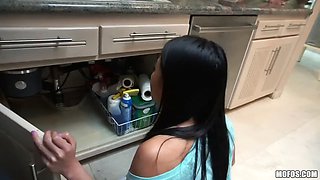 Dont break me - Cindy Starfall is exhausted of her husband's nonsense, so when she literally trips over the plumber's Big Cock