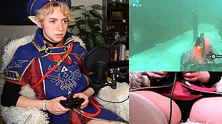 Amateur Webcam Cute Teen Plays Solo with Big Dildo
