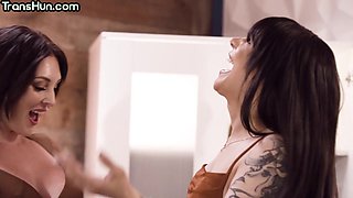 Transgender lady fucks nympho lady in wet pussy hole