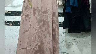 Priya bhabi hot body show in bathroom