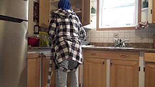 Syrian Housewife Gets Creampied by German Husband in the Kitchen