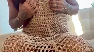 TRANSSEX LINDA DEMONSTRATING OFF HER MEATY TRUNK