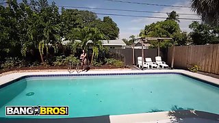 Bangbros - queenroguexxx comes back and takes a monster cock deep in her facehole and vulva