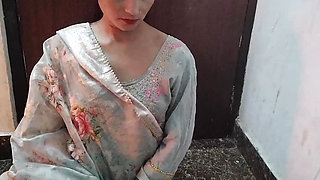 Step sister ko bathroom me pakad ke pel diya